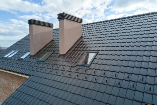 Changement de toiture tuiles mécaniques à Montigny-le-Bretonneux, Plaisir, JW SERVICES